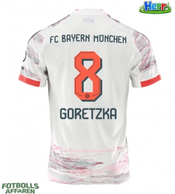 Bayern Munich Leon Goretzka #8 Bortatröja 2025-26 Kortärmad